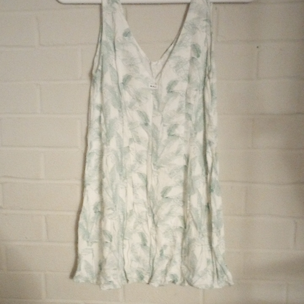 ♡🗝️ Elegant White and Green Leaf Print Dress